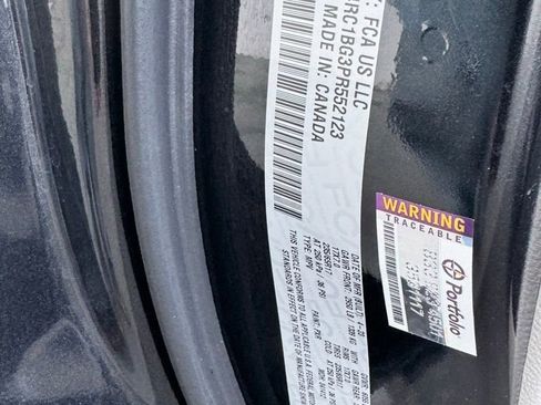 Used 2023 Chrysler Pacifica Touring-L image 27