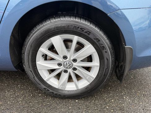 Used 2016 Volkswagen Golf S image 12