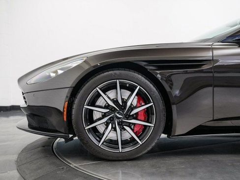 Used 2018 Aston Martin DB11 V12 image 16