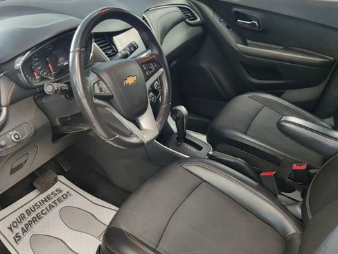 Used 2021 Chevrolet Trax LT w/ LT Convenience Package image 10