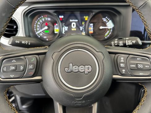 Used 2024 Jeep Wrangler Unlimited AWD/4WD image 22