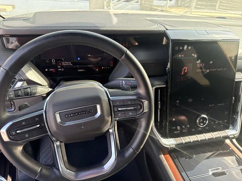 Used 2025 GMC Yukon Denali AWD/4WD image 22