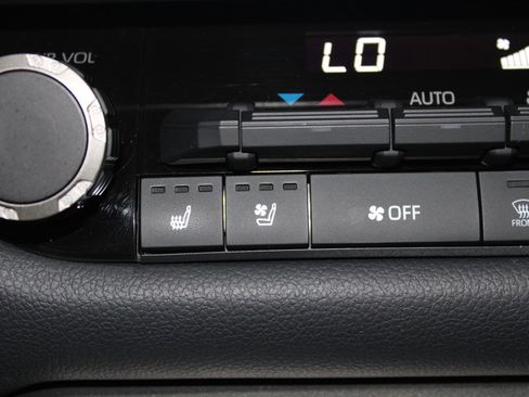 Used 2024 Toyota Tundra Limited w/ TRD Off-Road Package AWD/4WD image 35