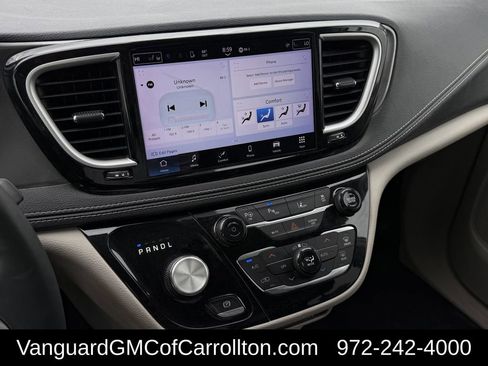Used 2023 Chrysler Pacifica Touring-L FWD image 18