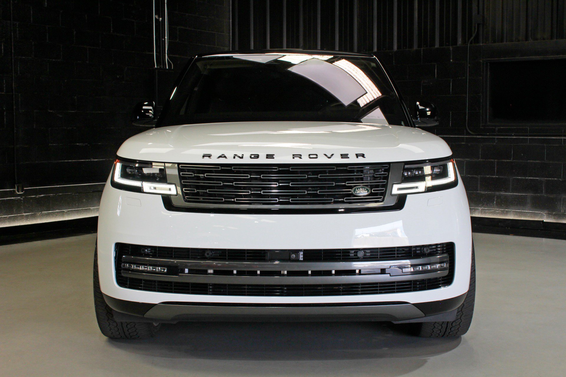 Used 2023 Land Rover Range Rover Long Wheelbase Autobiography AWD/4WD image 9