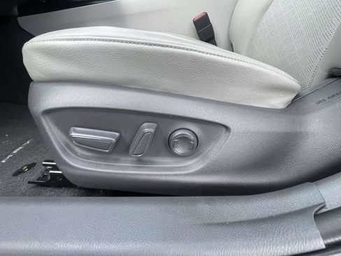 Used 2020 Toyota Camry XSE FWD image 17