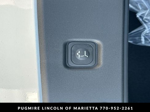 New 2026 Lincoln Navigator L Reserve AWD/4WD image 22