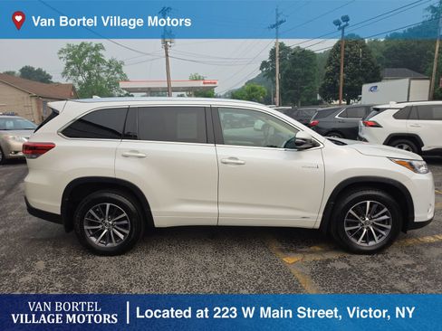 Used 2017 Toyota Highlander XLE AWD/4WD image 4