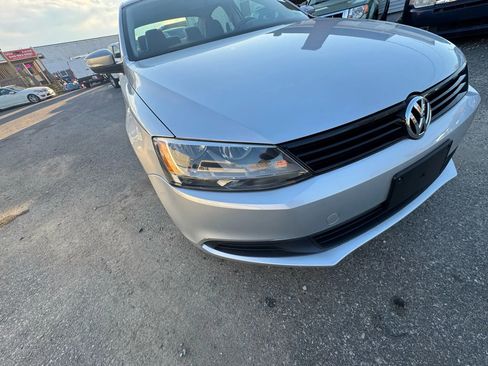 Used 2011 Volkswagen Jetta SE image 4
