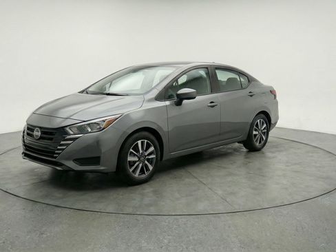 Used 2025 Nissan Versa SV image 3
