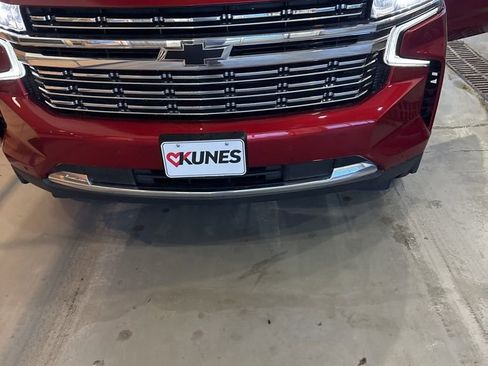 Used 2023 Chevrolet Suburban Premier image 16
