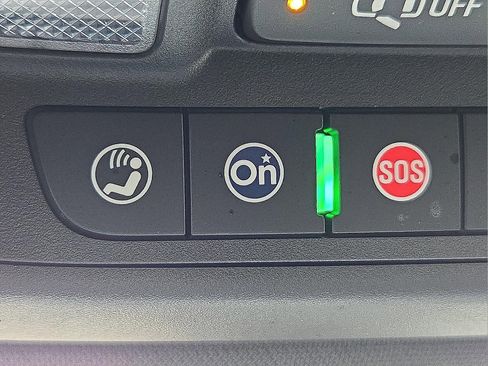 Used 2024 Buick Enclave Essence image 21