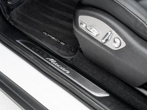 Used 2024 Porsche Macan image 11