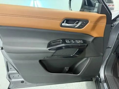 New 2026 Nissan Pathfinder Platinum image 14