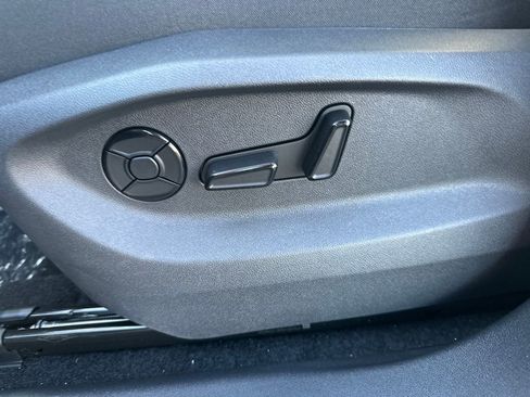 New 2026 Volkswagen Tiguan SE R-Line image 13