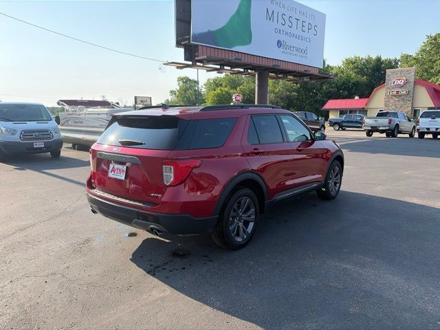 Used 2024 Ford Explorer XLT w/ Equipment Group 202A AWD/4WD image 5