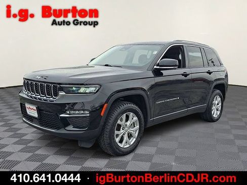 Used 2023 Jeep Grand Cherokee Limited AWD/4WD image 3