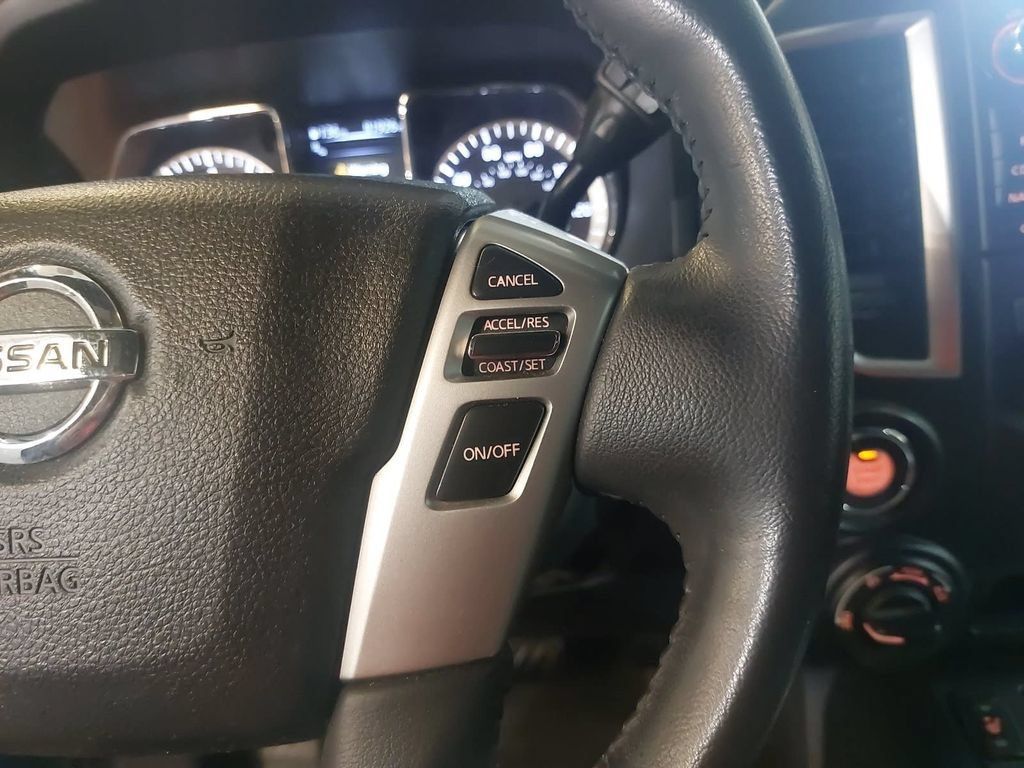 Used 2018 Nissan Titan SV w/ SV Convenience Package AWD/4WD image 18