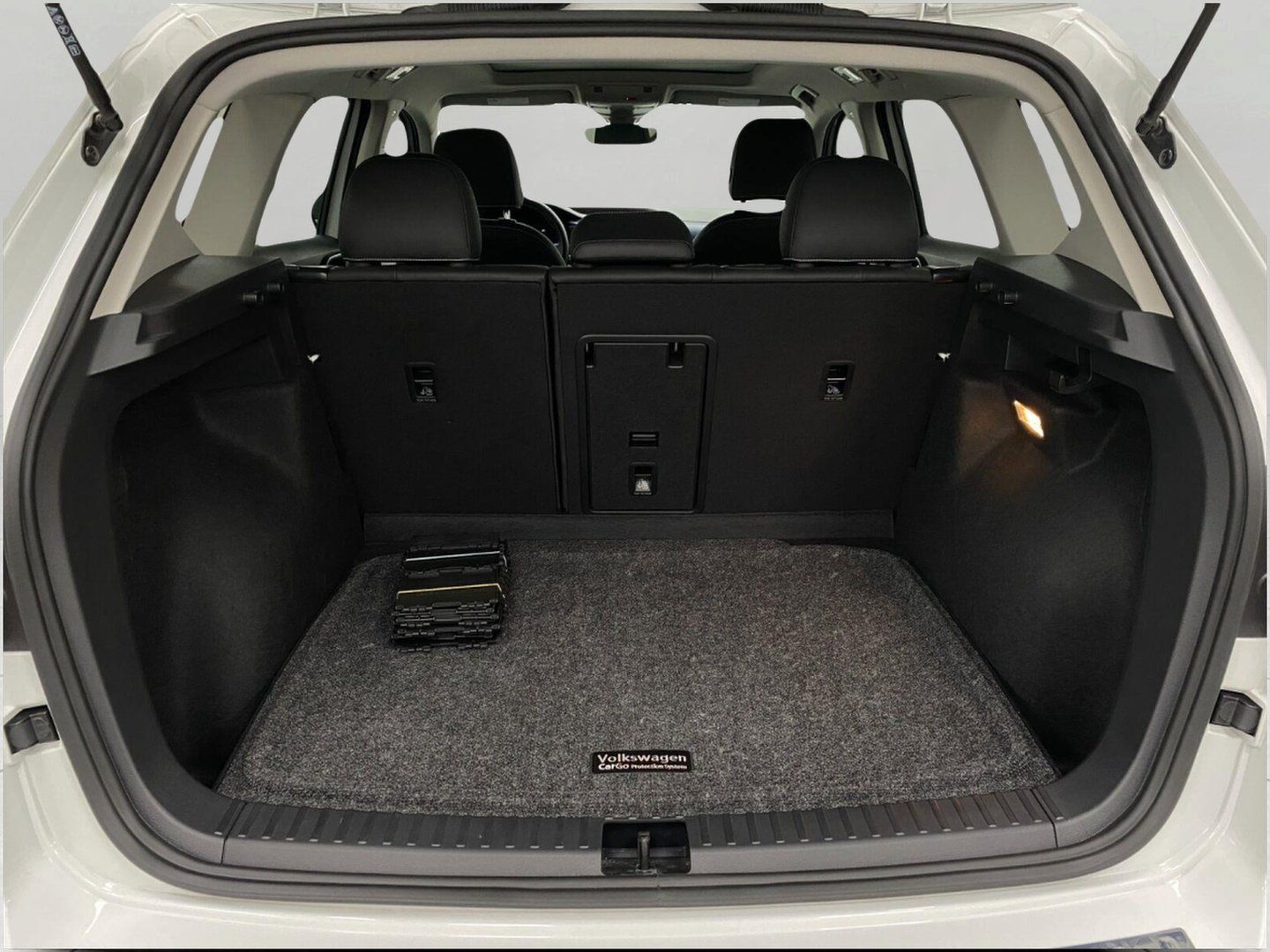 Used 2023 Volkswagen Taos SE w/ Panoramic Sunroof Package AWD/4WD image 6