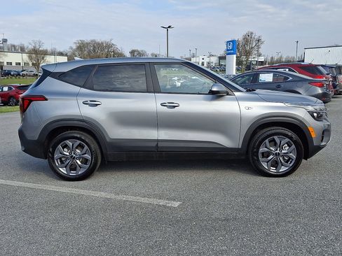 Used 2025 Kia Seltos LX image 7