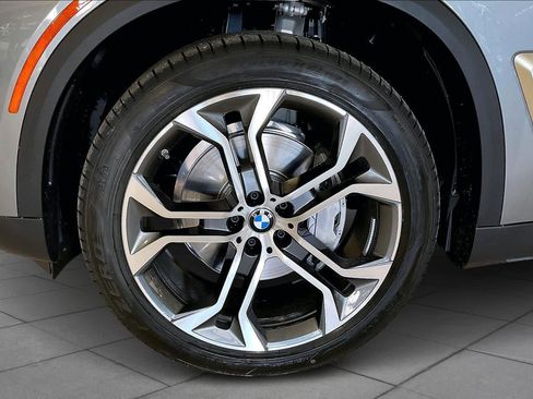 New 2026 BMW X5 xDrive40i w/ Climate Comfort Package image 11