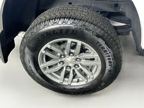 Used 2024 Chevrolet Colorado LT image 11