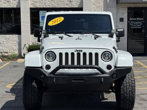 Used 2012 Jeep Wrangler Unlimited Sahara w/ Dual Top Group AWD/4WD image 17
