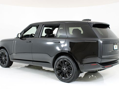 Used 2025 Land Rover Range Rover Long Wheelbase Autobiography AWD/4WD image 4