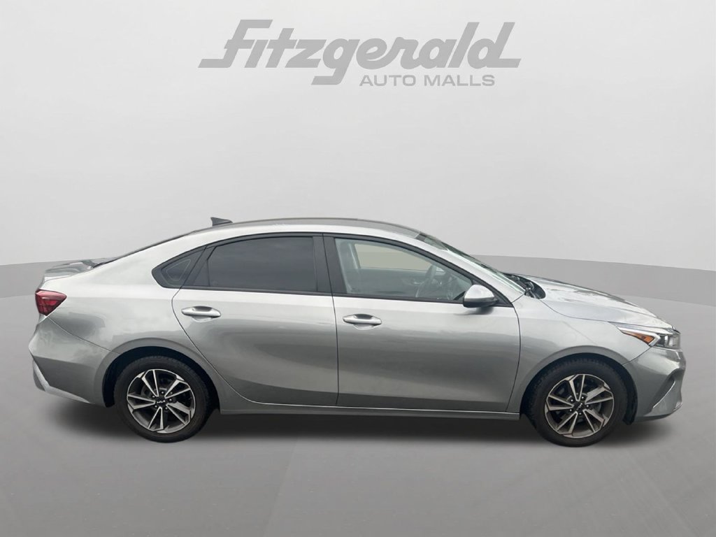 Used 2022 Kia Forte LXS FWD image 2