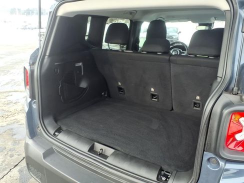 Used 2023 Jeep Renegade Latitude AWD/4WD image 24