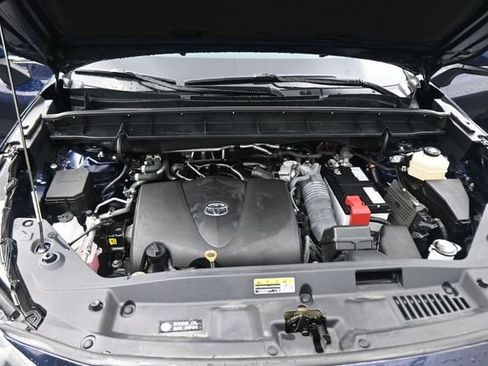 Used 2022 Toyota Highlander XLE w/ Protection Package #3 (TMS) AWD/4WD image 12