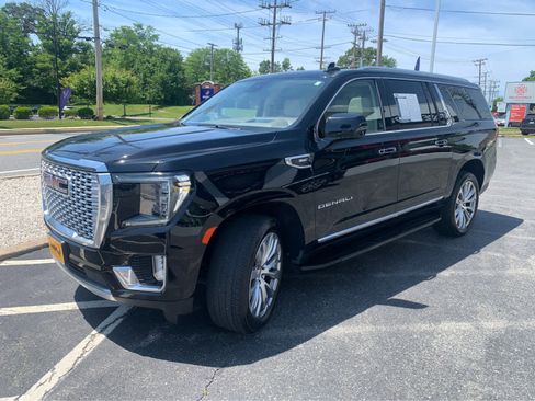 Used 2023 GMC Yukon XL Denali AWD/4WD image 3
