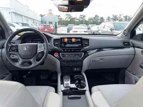 Used 2021 Honda Pilot Touring image 12
