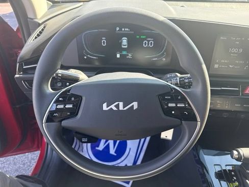 Certified 2025 Kia Niro LX FWD image 20