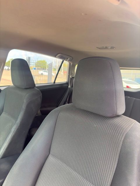 Used 2018 Toyota RAV4 LE FWD image 9