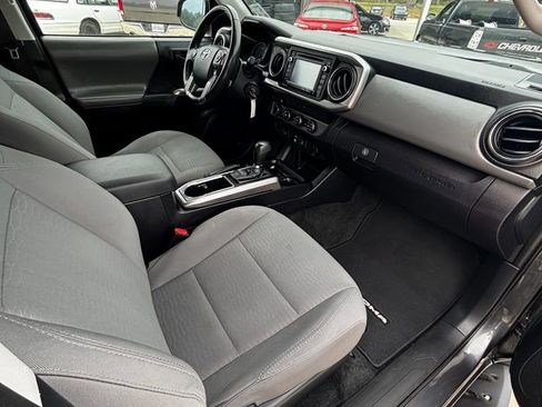Used 2018 Toyota Tacoma SR5 image 19