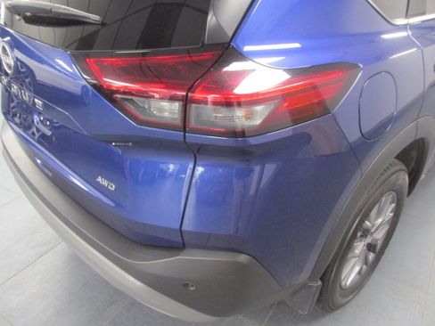 Used 2023 Nissan Rogue S image 11