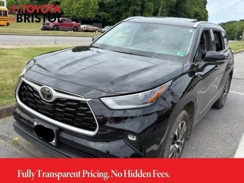 Used 2021 Toyota Highlander XLE AWD/4WD image 13