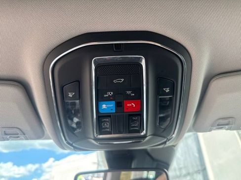 Used 2023 Jeep Grand Cherokee Laredo w/ Luxury Tech Group I AWD/4WD image 15