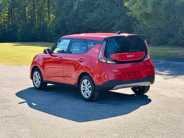 Used 2025 Kia Soul LX FWD image 5