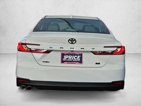 Used 2025 Toyota Camry SE FWD image 7