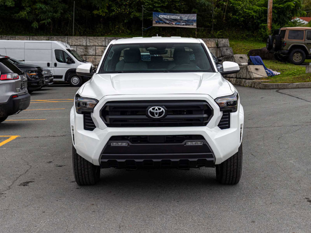 Used 2025 Toyota Tacoma SR5 AWD/4WD image 2