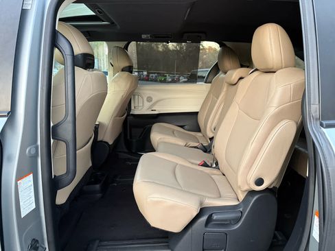 Used 2023 Toyota Sienna XLE image 26
