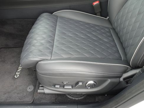 New 2025 Genesis GV70 3.5T Sport w/ Sport Advanced Package image 10