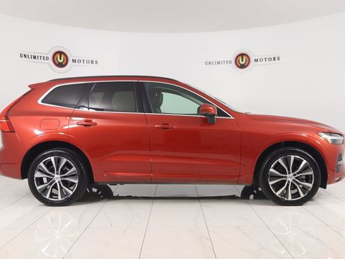 Used 2022 Volvo XC60 B5 Momentum image 2