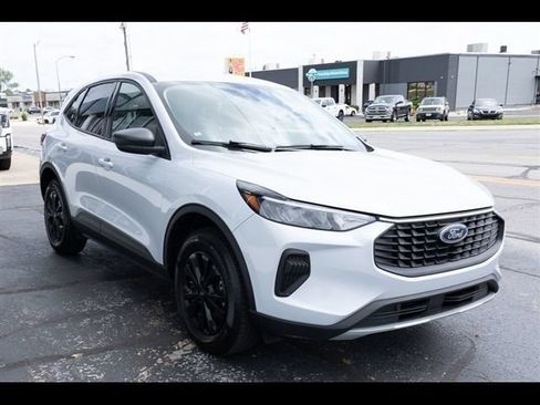 Used 2025 Ford Escape Active AWD/4WD image 6