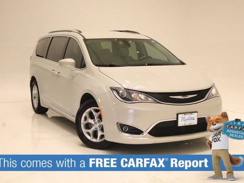 Used 2019 Chrysler Pacifica Touring-L Plus w/ Tire & Wheel Group FWD image 2
