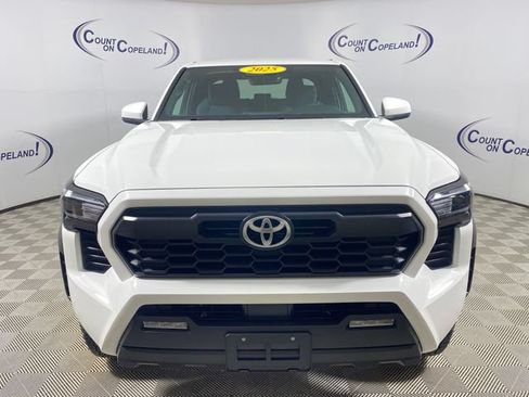 Certified 2025 Toyota Tacoma TRD Off-Road AWD/4WD image 2