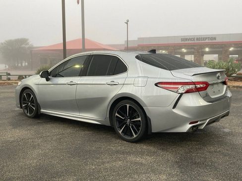 Used 2019 Toyota Camry XSE image 6