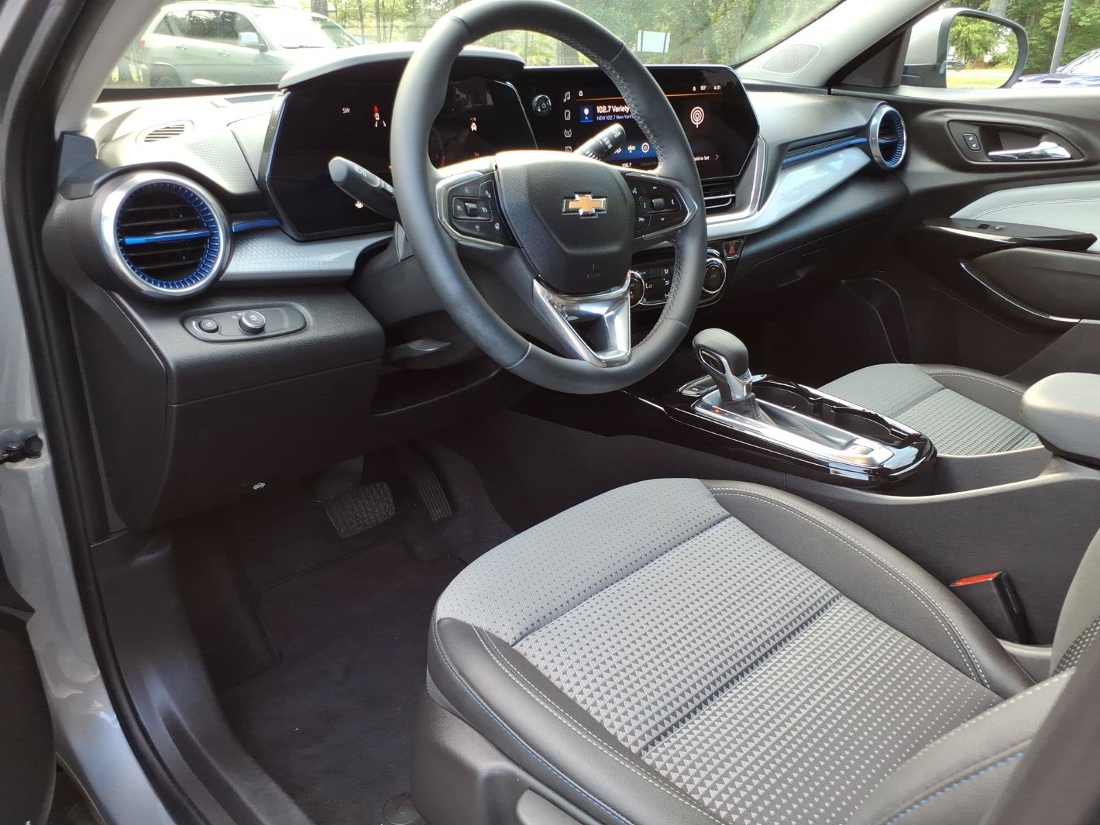 Certified 2024 Chevrolet Trax LT w/ Driver Confidence Package FWD image 13